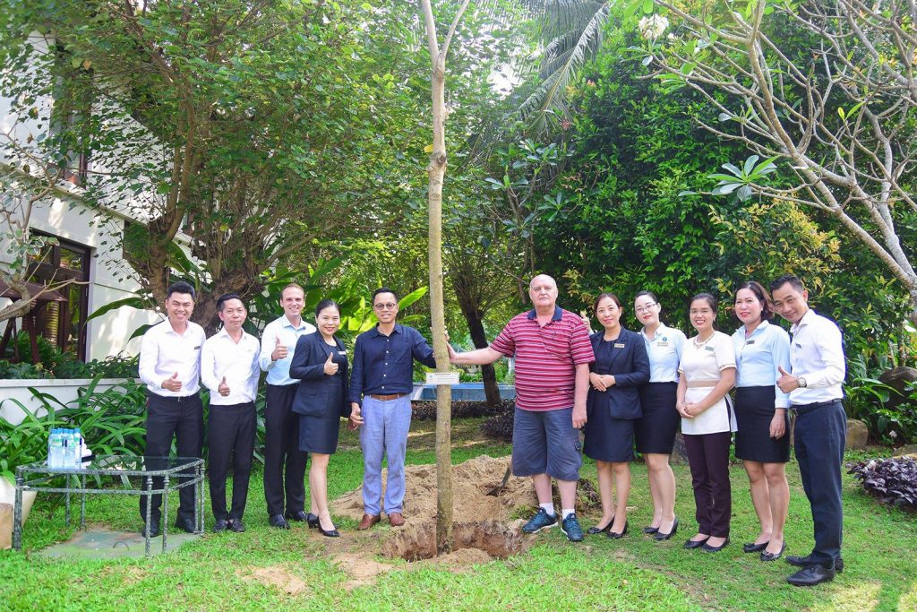Travel firms contribute to offsetting climate change with tree-planting tours in Hoi An