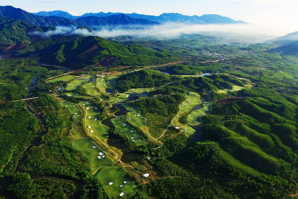 Danang eyes to emerge as attractive golf tourism destination