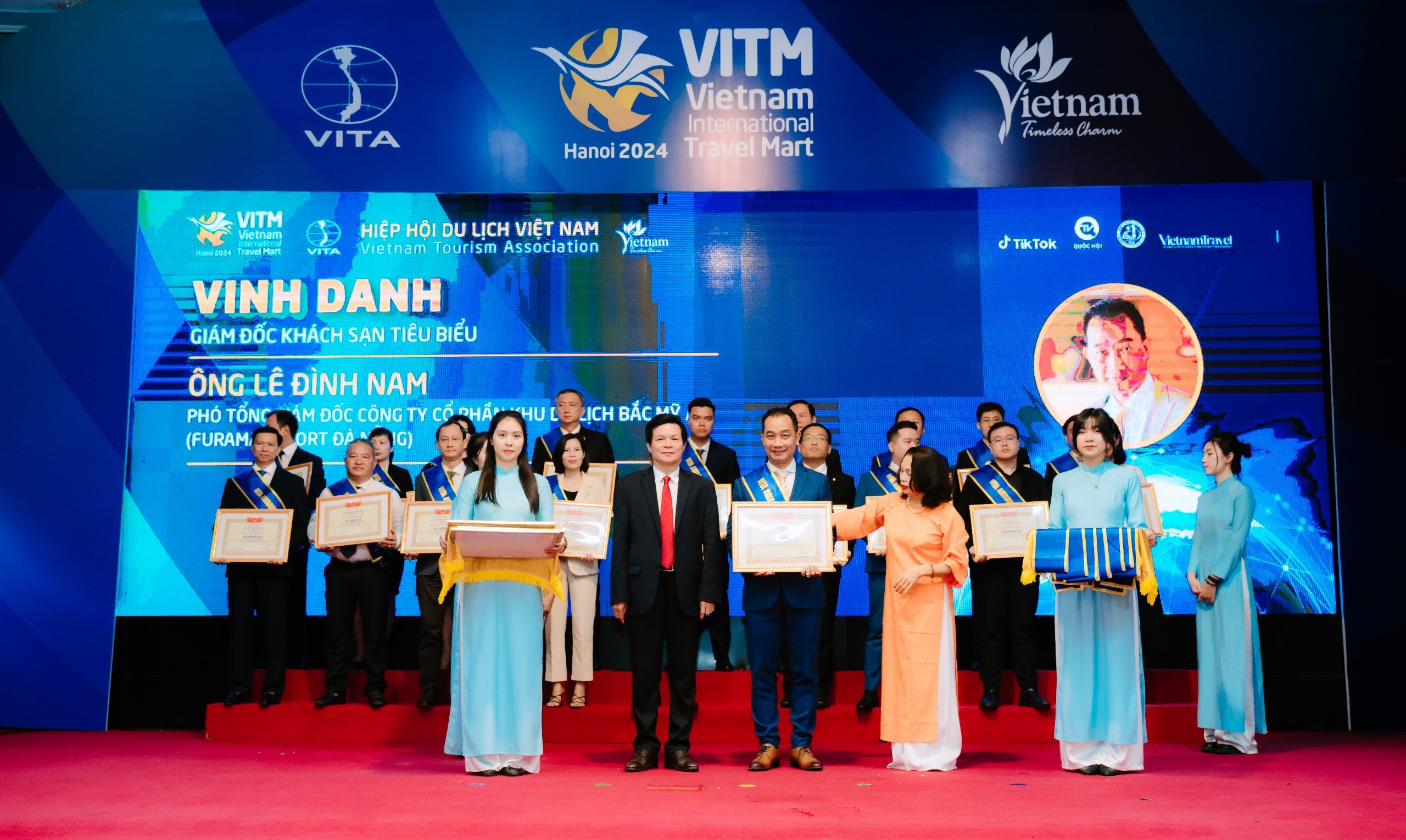 Phó Tổng GĐ Furama Lê Đình Nam được vinh danh “Giám đốc khách sạn tiêu biểu” bởi Vietnam Travel Awards 2024