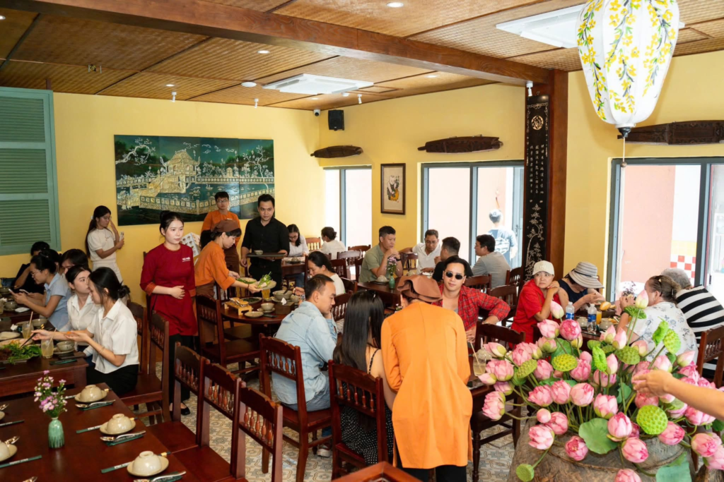 Pho Cuon في Furama Dining House دا نانغ