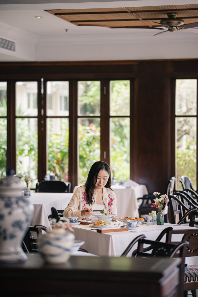 تناول الطعام مع العائلة في Furama Resort Danang